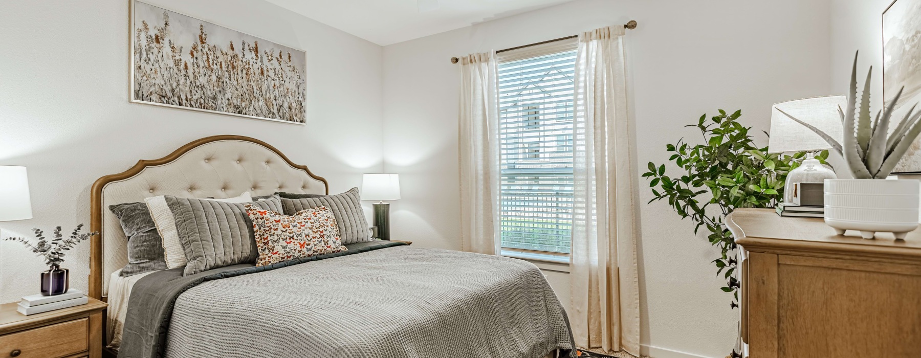 One-bedroom apartment bedroom at Bevelo Larkspur